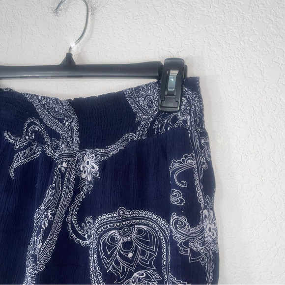 Altar’d State smocked waist and navy white paisley flowy flounce shorts medium - Picture 4 of 8